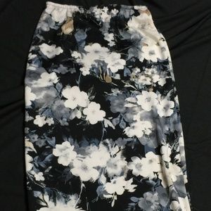 Sexy Classy Form fitted flower skirt